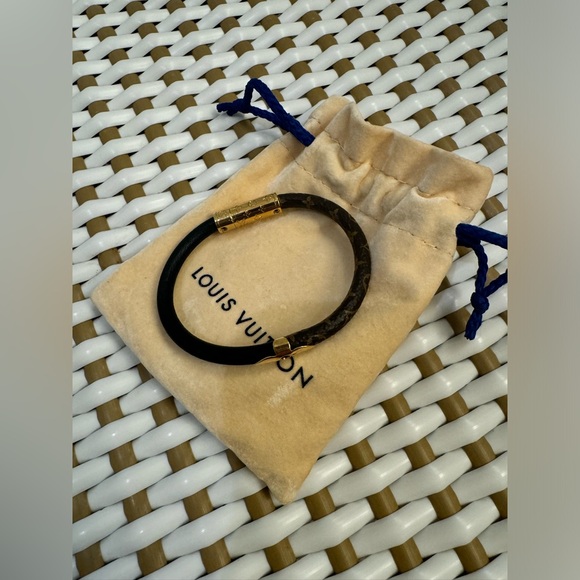Louis Vuitton Daily Confidential Bracelet - Picture 7 of 10